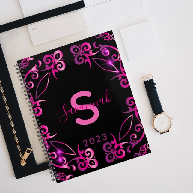 Agenda Na moda Glam Elegante Barroco Negro E Rosa 2023 (Criador carregado)