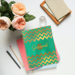 Agenda Na moda Moderno Verde E Dourado Cevão<br><div class="desc">Design de planejador personalizado moderno que apresenta um padrão de gavão dourado em um fundo verde com seu texto personalizado no meio. O texto é totalmente personalizável. Para alterá-la, use a opção Personalizar. Para obter mais alterações, como alterações na fonte, cor da fonte ou layout de texto, use a opção...</div>