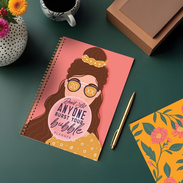 Agenda Não deixes ninguém estragar a tua bolha. (Don't Let Anyone Burst Your Bubble Caucasian Girl Planner)