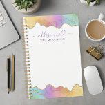 Agenda Negócios Personalizados do Rainbow Dourado Waterco<br><div class="desc">Elevem seu planejamento profissional com esta aquarela dourada arco-íris agata planejador de negócios personalizado. Perfeito para as mulheres que apreciam designs vibrantes e luxuosos, esse planejador combina a beleza da agata aquática com funcionalidade prática. Os sotaques de ouro espumantes e o padrão de agatos coloridos adicionam um toque de elegância...</div>