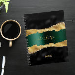 Agenda Nome de mármore preto esmeraldo verde-ouro<br><div class="desc">Verde esmeralda preto e ouro falso,  agate,  impressão de pedra mármore como fundo. Personalize e adicione seu nome e um ano. O nome é escrito com um moderno estilo escrito à mão.</div>