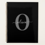 Agenda Nome do script do monograma personalizado Cinza br<br><div class="desc">Este elegante monograma e na moda pode ser dado como presente para um aniversário, casamento, chá de panela, aniversário, Dia de as mães ou qualquer ocasião. Pode ser personalizado com o nome e a inicial da pessoa. Você pode alterar a fonte, a cor da fonte, o tamanho da fonte e...</div>