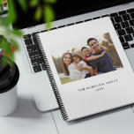 Agenda Nome e foto da família minimalista<br><div class="desc">Um simples planejador de fotos da família minimalista. A foto é apenas para fins de posicionamento e pode ser substituída por qualquer foto. Todo texto pode ser personalizado.</div>