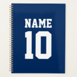 Agenda Nome e número personalizados de esportes de divers<br><div class="desc">Nome personalizado e número azul Planejador. Estilo desportivo variado. Personalize-o com seu nome,  idade,  ano,  número ou nome da equipe desportiva. presente de excelente para jogadores desportivos,  crianças e adultos.</div>