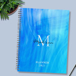 Agenda Nome Monograma Azul<br><div class="desc">Este na moda é decorado com um design atmosférico em tons de azul e turquesa. Facilmente personalizável com seu nome, monograma e ano. Use a opção Ferramenta Design para alterar o tamanho, o estilo e a cor do texto.</div>
