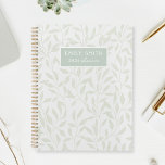 Agenda Nome Personalizado de Folha de Cinza Suave e Folha<br><div class="desc">Planejador espiral personalizado com um padrão de folhagem elegante natural com nome personalizado em fundo de cor de cinza mole.</div>