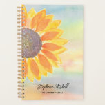 Agenda Nome personalizado de girassol Aquarela<br><div class="desc">Este Planeador Colorido é decorado com uma tipografia de girassol e na moda de cor amarela. Facilmente personalizável com seu nome e ano. Use a opção Personalizar mais para alterar o tamanho, o estilo e a cor do texto. Porque nós criamos a nossa trabalho de arte, você não encontrará esta...</div>
