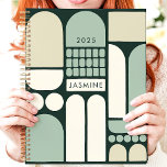 Agenda Nome Personalizado do abstrato Geométrico Green 20<br><div class="desc">Assumir a organização com este planejador moderno e artístico que apresenta um design geométrico abstrato em tons verdes, beges e cremes. Personalize-o com seu nome para um toque exclusivo. Este planejador é perfeito para acompanhar os compromissos, as tarefas e todas as suas datas importantes ao longo de 2025. Com o...</div>