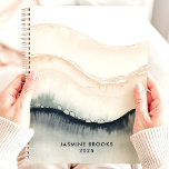 Agenda Nome Personalizado do Abstrato Watercolor Waves 20<br><div class="desc">Mergulhe num mar de tranquilidade com este planejador calmo. Ondas de abstrato d aquarela em tons suaves de azul, cinza e bege criam um pano de fundo sereno para seus sonhos e aspirações. Imagine-se juntando seus pensamentos e compromissos em meio a esse fluxo tranquilo. Personalize-o com o seu nome e...</div>