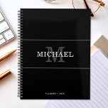 Agenda Nome Personalizado do Monograma do Prata Preto Ele<br><div class="desc">Personalize o texto e crie facilmente o planejador personalizado. Clique em EDIT DESIGN para alterar a cor de fundo ou a cor do texto. Você pode TRANSFERIR este DESIGN para outros produtos do Zazzle e ajustá-lo ao ajustado da maioria dos itens do Zazzle. Os designs Standard Studio são feitos em...</div>