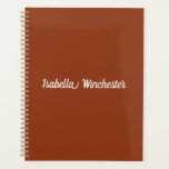 Agenda Nome personalizado Elegante terracotta monograma d<br><div class="desc">Texto do nome personalizado Elegante terracotta,  ano,  número,  iniciais,  planador personalizado simples e minimalista monograma. Texto branco personalizado sobre fundo de cor simples plano de terracotta.</div>