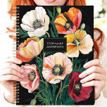 Agenda Nome Personalizado Floral Pintado a Nó<br><div class="desc">Este design impressionante apresenta um arranjo vibrante de flores de papoila pintadas em tons de vermelho, laranja, rosa e creme, colocados contra um fundo negro e ousado. As pinceladas texturizadas dão-lhe um aspecto pintado à mão, enquanto a elegante placa de nome acrescenta um toque personalizado. Perfeito para profissionais, estudantes ou...</div>