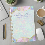 Agenda Opal Gemstone Pastel Iridescente Negócios Modernos<br><div class="desc">Transforme sua rotina de planejamento com este design opal iridescente de gemstone. Perfeito para mulheres empresárias, cabeleireiros e maquiadoras, este planejador combina a sofisticação moderna com funcionalidade prática. O efeito pastel iridescente e opal adiciona um toque exclusivo e na moda à sua organização diária. Ideal para aqueles que apreciam planejadores...</div>