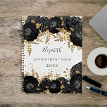 Agenda Ouro preto, nome branco, floreal 2023<br><div class="desc">Um fundo branco com pó dourado falso e flores pretas com folhagem de ouro. O nome é escrito com um moderno estilo escrito à mão. Personalize e adicione seu nome,  título e ano.</div>