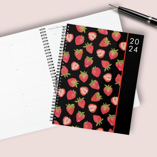 Agenda Padrão de frutas de morango (Cute strawberry planner with juicy red strawberries on black background. Customise the year text.)