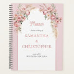 Agenda Pampas de arco-íris pampas boho eucalyptus<br><div class="desc">Criar uma na moda e um casamento encantador começa com escolher os elementos perfeitos para dar vida à sua visão. As peônias de pincel chic combinadas com a textura macia da grama pampas, e a elegante arca de boho enfiada em fragrante eucalipto criam um ambiente verdadeiramente cativante para o seu...</div>