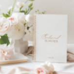 Agenda Planeador de Casamento Simples e Elegante de Bride<br><div class="desc">Projetado para coordenar com a Coleção de Convite para Casamento "Chloe". Para alterar os detalhes, clique em "Detalhes". Para mover o texto ou alterar o tamanho, a fonte ou a cor, clique em "Editar usando a Ferramenta de Design". Exibir o link de coleção nesta página para ver todos os itens...</div>