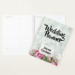 Agenda Planner de Casamento de Rosas Rosa<br><div class="desc">Este belo planejador vai ajudá-lo a organizar seus planos de casamento. Projetado como parte da nossa Suite de Casamento Roses Rosa, ele apresenta um buquê de rosas cor-de-rosa sobre um fundo azul claro e coordena com o resto da coleção. Deve ter que ser qualquer noiva!</div>