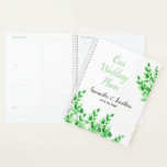Agenda Planos de Casamento de Molereca<br><div class="desc">Este planejador é perfeito para o casal feliz de manter o rastro dos planos de casamento e compromissos. Apresenta um lindo gráfico de aquarela de folhagem verde e oferece texto personalizado para os nomes da noiva e do noivo e sua data de casamento.</div>