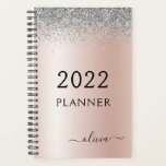 Agenda Prata-Lente Rosa Rosa-Rosa Rosa 2022<br><div class="desc">2022 Rosa Dourado - Cor-de-rosa-pincelado, Nome do Monograma do Silver Faux Glitter e Planejador de Eventos de Casamento de Notebook Spiral de Aço Inoxidável Metálico Inicial. Isto faz o doce e perfeito aniversário de 16 anos, casamento, chá de panela, aniversário, chá de fraldas ou festa de solteira presente para alguém...</div>