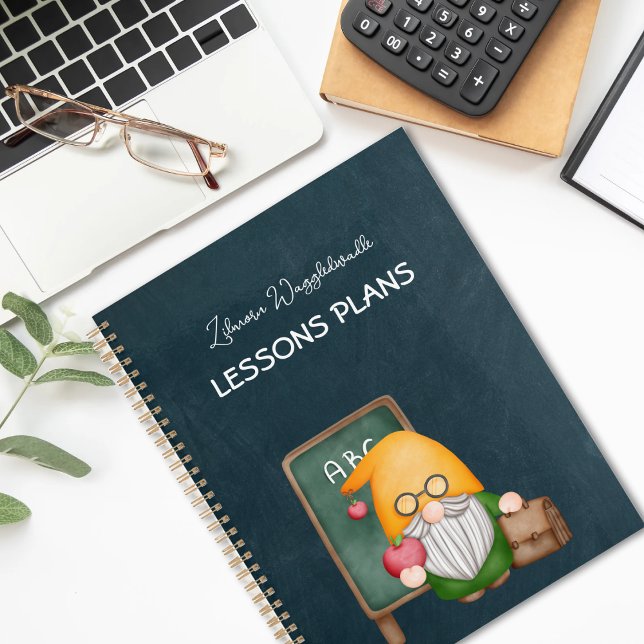 Agenda Professor Gnomo Bonito No Quadro Azul (Criador carregado)