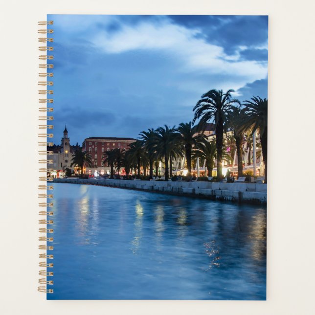 Agenda Promenade dividido na Croácia (Frente)