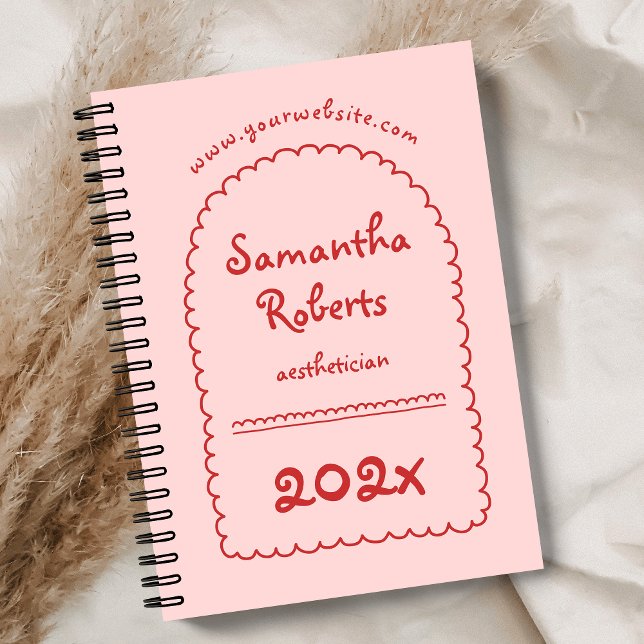 Agenda Rapariga de Portas Vermelha e Rosa Retroativa Manu (Trendy blush pink and red hand drawn doodle style 2026 planner)