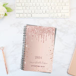 Agenda Rosa dourado - nome dos compromissos rosa - 2024<br><div class="desc">Um fundo metálico rosa dourado falso com aspecto elegante de ouro rosa e brilho rosado, aparência de pingar tinta. Modelo por um ano. Personalize e adicione um nome e um título. O nome é escrito em ouro rosa escuro com um moderno estilo escrito à mão. Perfeito para negócios, escola, trabalho,...</div>