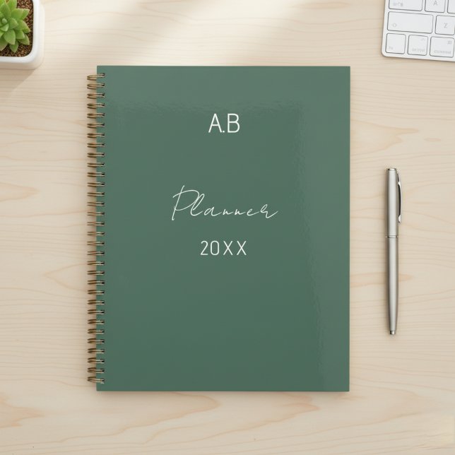 Agenda Sage Green Weekly Planner with Custom Initials (Criador carregado)