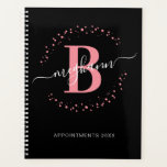 Agenda Script de Nome Preto Cor-de-Rosa Girly Moderno Mon<br><div class="desc">Rapariga, moderna, moderna, elegante, cor-de-rosa e preto-branco, script inicial de nome de monograma personalizado planificador de salões de beleza monogramas personalizados. Apresentando uma inicial de monograma e um script de nome feminino em uma fonte com letras maiúsculas de caligrafia e uma estrutura com círculo pontilhado ao redor do seu monograma....</div>