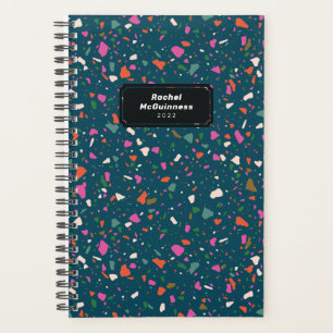 Agenda Teal Blue Terrazzo Planner com nome e ano