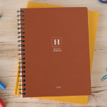 Agenda Terracotta Classic Monograma Pessoal Semanal<br><div class="desc">Planeador anual de artigos de papelaria pessoal simples com um monograma clássico numa fronteira quadrada. Planeador anual (12 meses) com vista a obter uma visão geral mensal aberta e planilhas de planeamento semanais. Contato para obter assistência na personalização.</div>