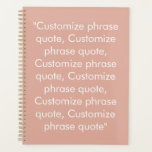 Agenda Texto personalizado, cor-de-rosa, minimalista e em<br><div class="desc">Frase de texto personalizada minimalista,  cor-de-rosa e branco,  ou cite o moderno e elegante Planejador personalizado. Texto branco totalmente personalizável sobre fundo rosa empoeirado. Você pode personalizá-lo com sua citação favorita,  motivação,  citação inspiradora,  nota pessoal,  música,  oração etc</div>