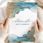 Agenda Tinta De Aquarela Líquida De Arte Moderna Azul E D<br><div class="desc">Experimente a elegância da arte moderna com este design de tinta aquosa de cor líquida azul e dourada. Perfeito para mulheres empresárias, cabeleireiros e maquiadoras, este planejador oferece uma combinação de sofisticação e funcionalidade. O único trabalho de arte de tinta aquosa adiciona um toque luxuoso à sua agenda diária. Ideal...</div>