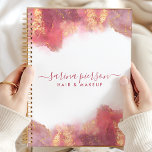 Agenda Tinta De Aquarela Líquida De Arte Moderna, Rosa E<br><div class="desc">Planner de Tinta de Aquarela Líquida,  De Arte Moderna,  Rosa E Dourada. Tinta embebida em álcool elegante estilo caligrafia com letra de mão design profissional de script de caligrafia. Perfeito para maquiadores,  cabeleireiros,  cosmetólogos e muito mais!</div>