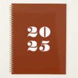 Agenda Típica de na moda de ano personalizado moderno do<br><div class="desc">Terracotta minimalista e números brancos modernos de tipografia na moda ousada números de ano personalizado Planejador. Texto branco personalizado,  números,  fundo plano sólido de terracota. Você pode personalizá-lo com suas iniciais,  monograma,  ano,  etc ou simplesmente apagar o texto,  e deixar a cor preta sólida.</div>