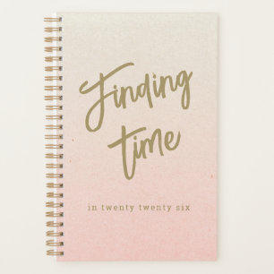 Agenda Tipografia de Letra Negrito Rosa e Dourado Persona