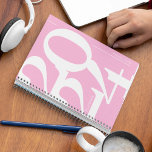 Agenda Tipográfico Cor-de-Rosa Grátis 2024<br><div class="desc">Planeador anual minimalista,  com fundo rosado feminino,  o ano "2024" em um grande design de fonte serif,  e seu nome.</div>