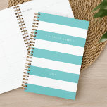 Agenda Turquesa Personalizada e Faixa Branca<br><div class="desc">O planejador personalizado da chic apresenta a turquesa azul de ovo de wide robin e listras brancas com seu nome ou monograma em letras brancas elegantes. Personalize com o ano no fundo.</div>