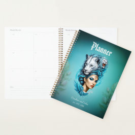 Agenda Uma mulher cativante com uma cabeça majestosa de l