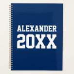 Agenda Variedade esportes azuis, nome personalizado branc<br><div class="desc">Nome personalizado personalizado e Planejador azul e branco do ano. Texto branco personalizado sobre fundo azul. Estilo desportivo variado. Personalize-o com seu nome,  idade,  ano,  número ou nome da equipe desportiva. presente de excelente para jogadores desportivos,  crianças e adultos.</div>