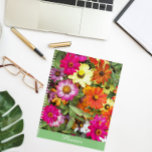 Agenda Zinnia Flower Garden Floral<br><div class="desc">Este planejador mensal/semanal mantém todas as suas atividades e agendas futuras organizadas num único local útil e apresenta a imagem fotográfica de um jardim de Verão de Zinnias coloridas. Um design floral adorável! Selecione o estilo do planejador e a cor do fio.</div>