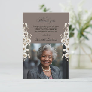Agradecimento Cartão de Funeral Branco Elegante Cosmos Folhas Do