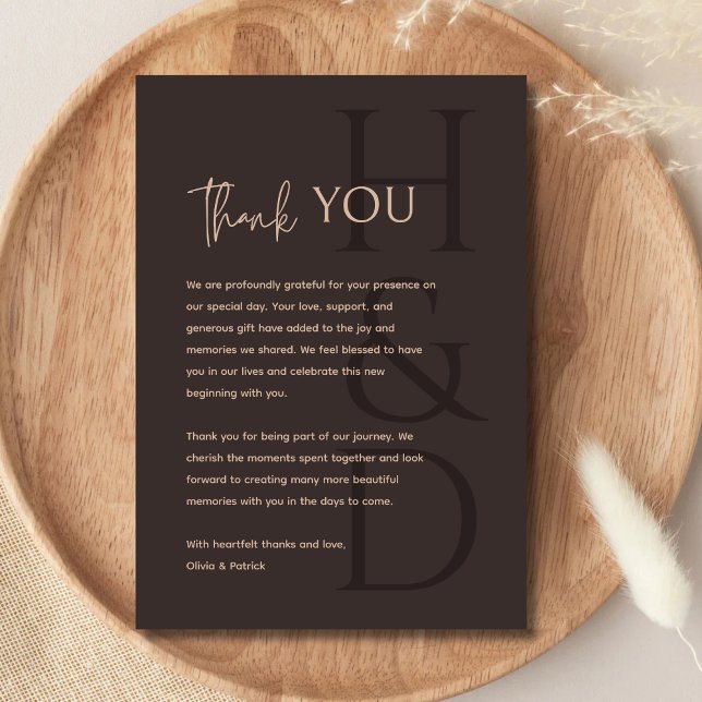Agradecimento de Casamento Minimalista com Monogra (Modern brown monogram thank you card adds a warm, minimalist touch to your gratitude.)