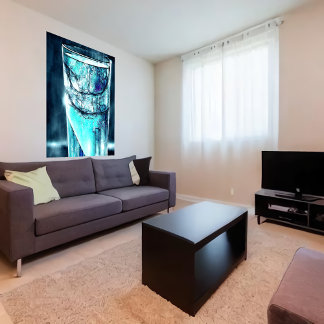 Água num copo partido | AI Art Poster