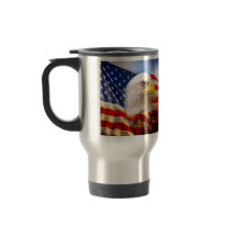 Águia americana e a caneca da viagem ao trabalho