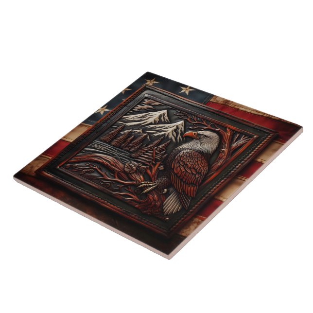 Águia Esculpida Com Fundo De Montanha (Lateral)