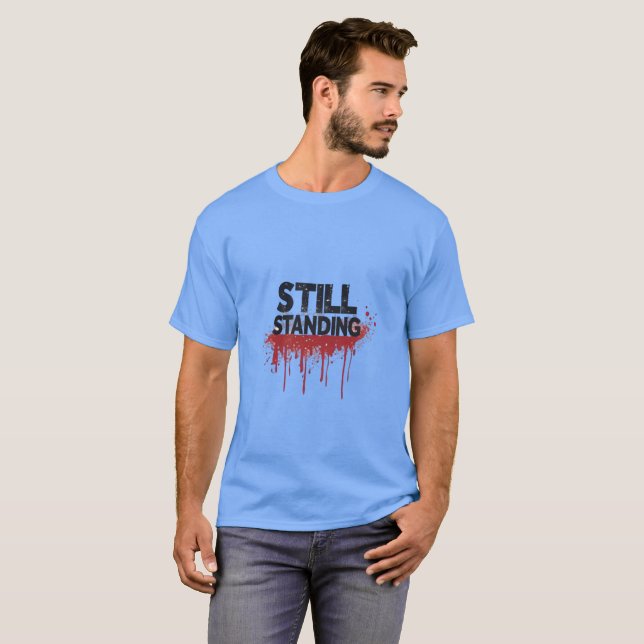 Ainda de Pé – Design Minimalista de Camiseta Stree (Frente Completa)