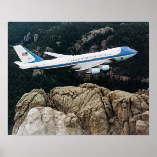 Air Force One que voa sobre o poster do Monte