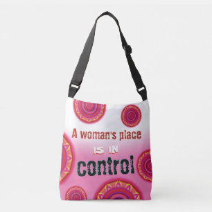 Ajustável O lugar de uma mulher está na bolsa de ombro.